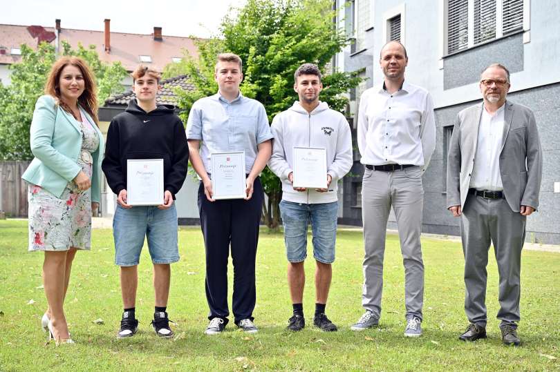 Najboljšim dijakom Srednje poklicne in tehniške šole Murska Sobota so podelili priznanja.