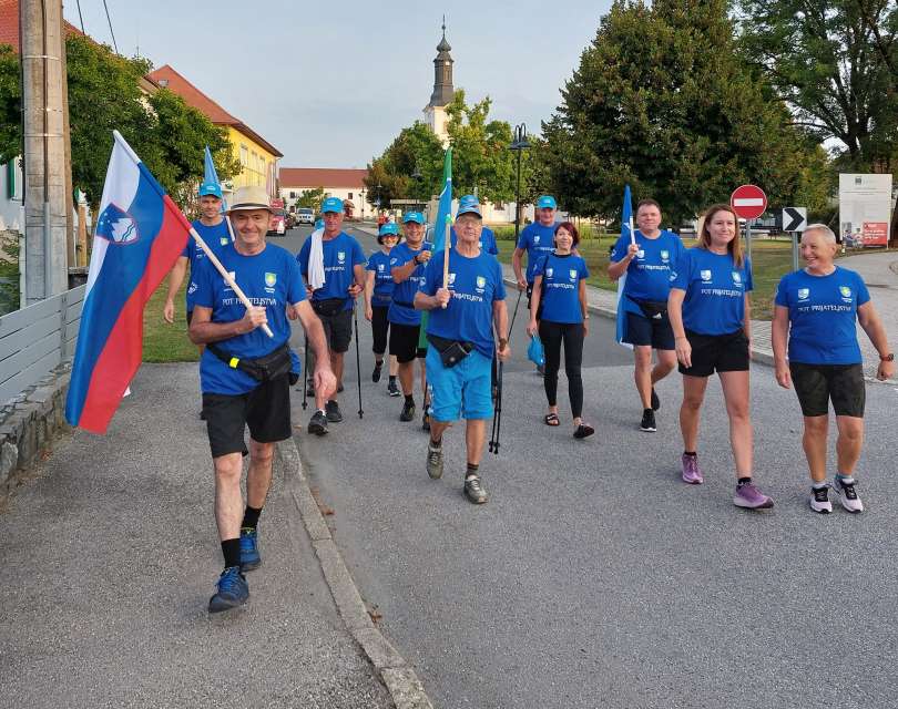 Pohod med občinama Cankova in Šmarješke Toplice.