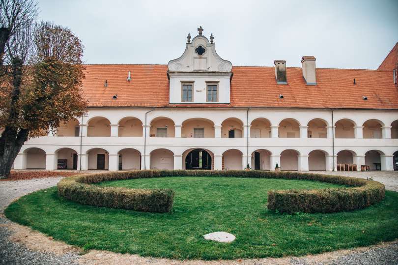 Bo občina sama prevzela upravljanje ene izmed največjih kulturnih dediščin na njenem območju? Kaj bo z aktivnimi evropskimi projekti? Na vrsto vprašanj še ni pravih odgovorov.