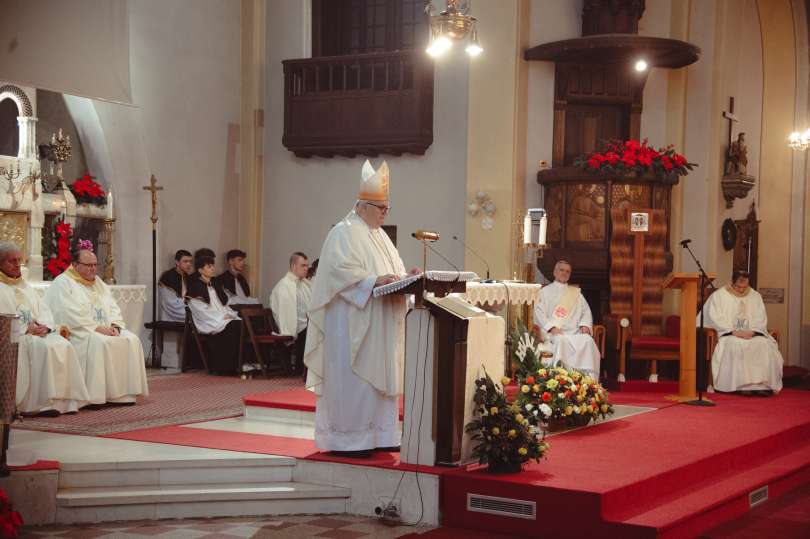 Zahvalna sveta maša za 15 letno delovanje škofa msgr. dr. Petra Štumpfa.