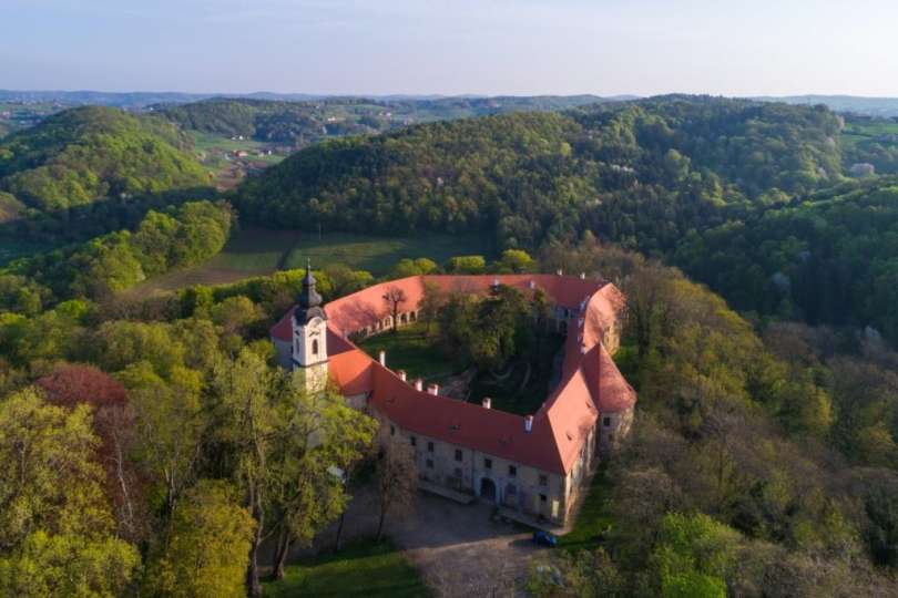 Okolica gradu na Goričkem bo deležna sanacije.