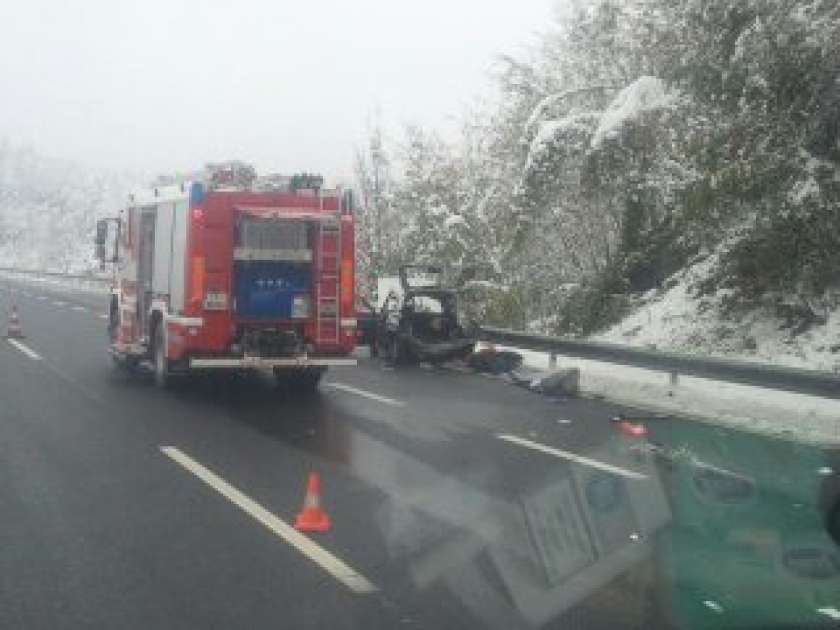 FOTO: S tovornjakom v pešca in avto