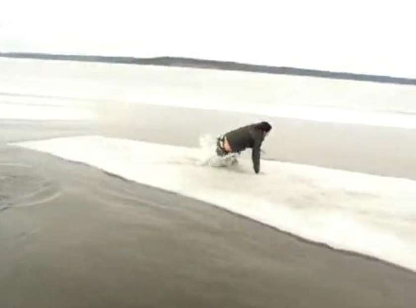 VIDEO: Osel gre samo enkrat na led?