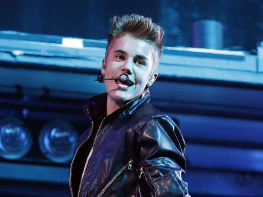 Bieberjev koncert prestavil teste