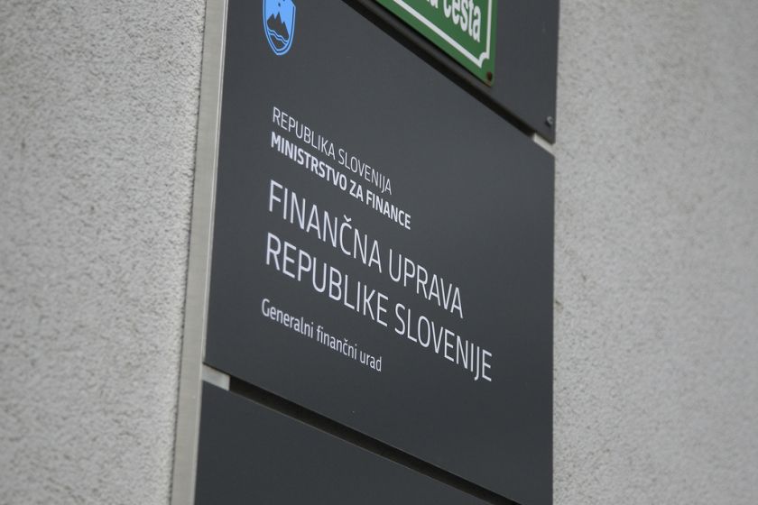 Furs vrača dohodnino zavezancem iz prvega svežnja