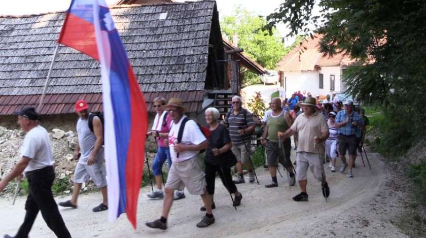 F&#38;V: Pohod po poteh obeležij in spomenikov NOB