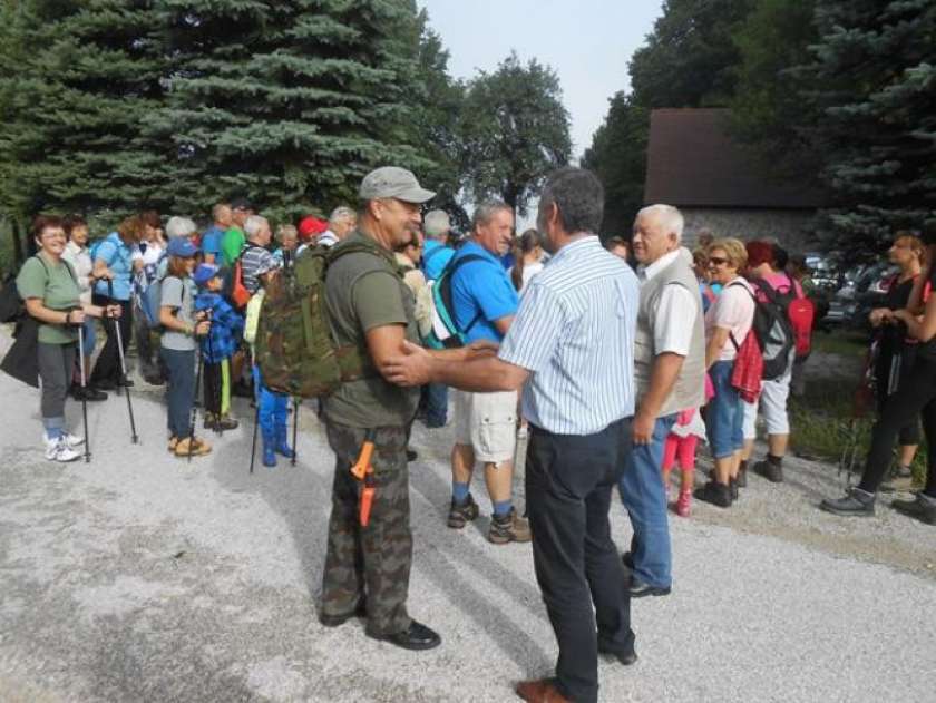 FOTO: 11. Pohod na Prag za dedke, babice in vnuke zelo obiskan