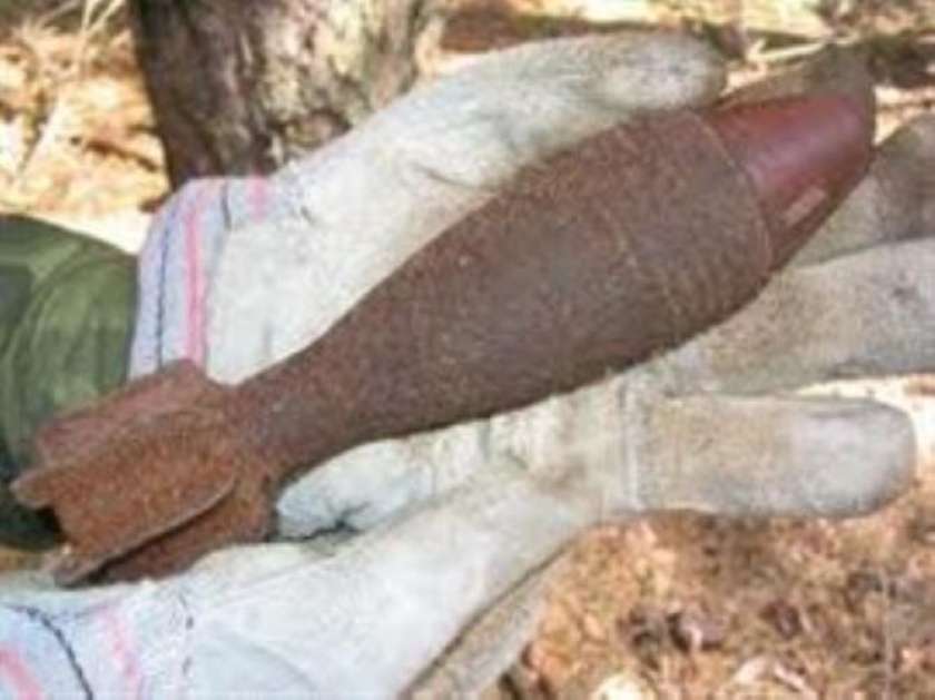 V jami Mišnica našli osem minometnih min in letalsko bombo