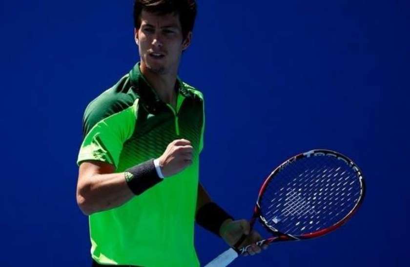 Bedene napredoval, Federer gladko prek Argentinca