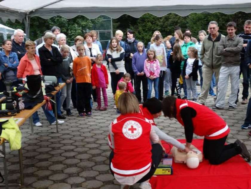 FOTO: V Gradacu predstavili tudi postopke oživljanja