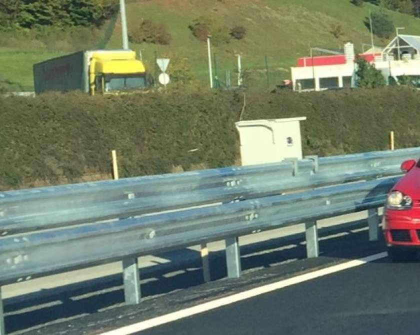 FOTO:  Stacionarni radar na dolenjski avtocesti 
