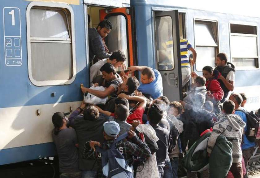 Danes štirje vlaki z migranti, ozemlje pri Rigoncah sporno 