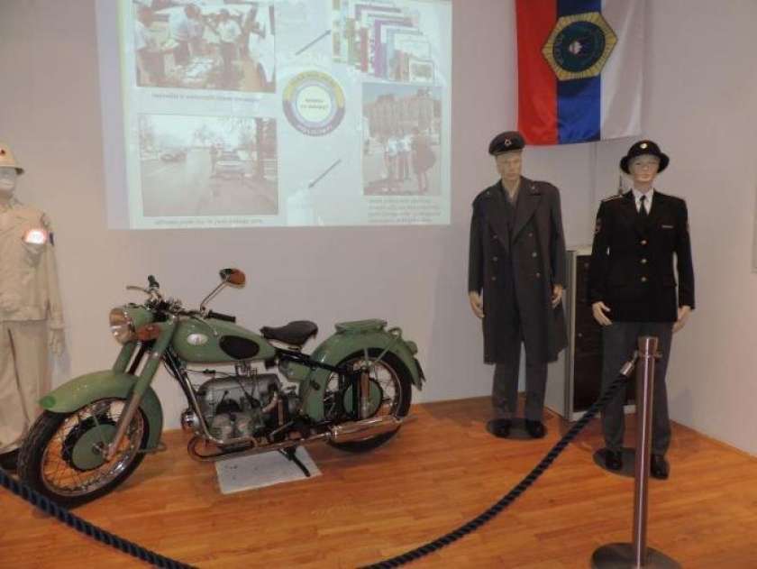 FOTO:   Utrinki iz zgodovine slovenske policije 