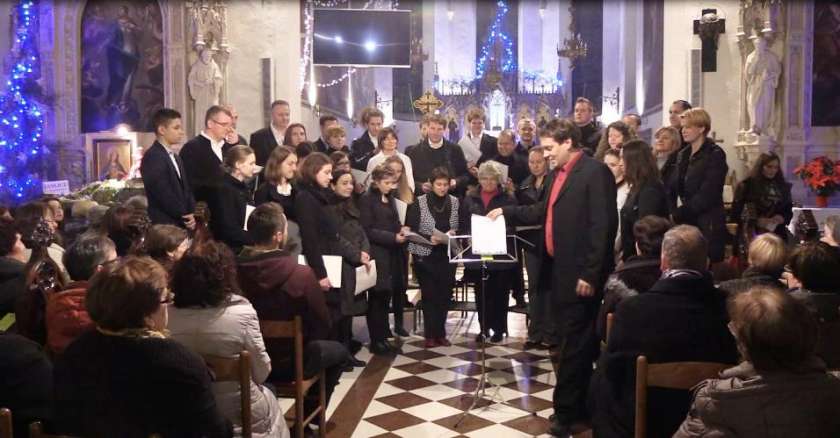 VIDEO &#38; FOTO: Božični koncert Frančiškanskega komornega zbora