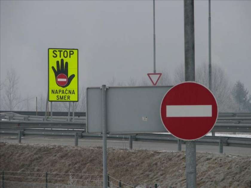 Vozniki na slovenskih cestah še vedno preveč tvegajo