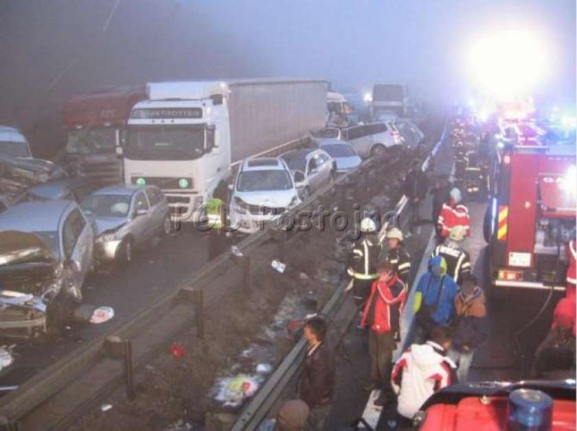 FOTO: Med žrtvami sobotne množične nesreče pri Razdrtem dva Slovenca ter po en državljan Romunije in BiH