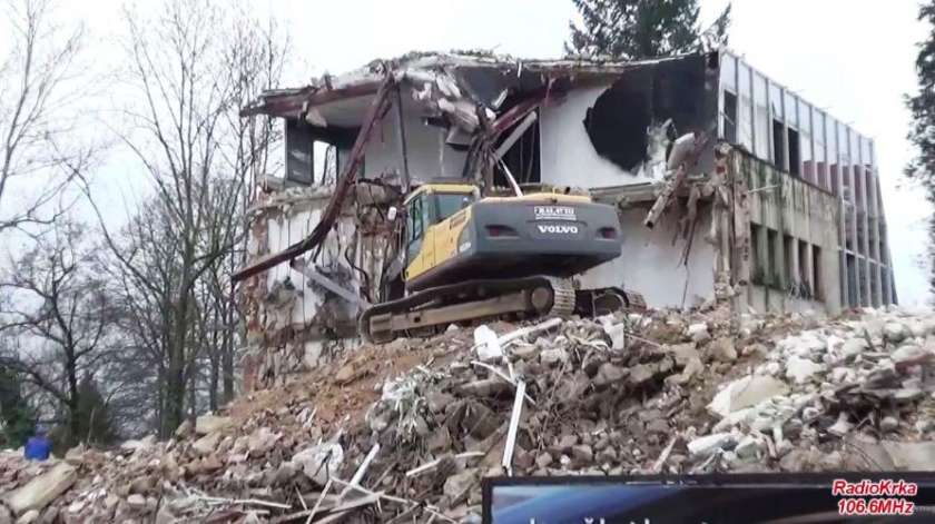 FOTO &#38; VIDEO: Ruševina na Novem trgu