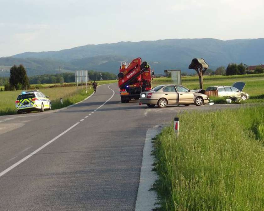 FOTO: Pri Krškem hujša prometna nesreča