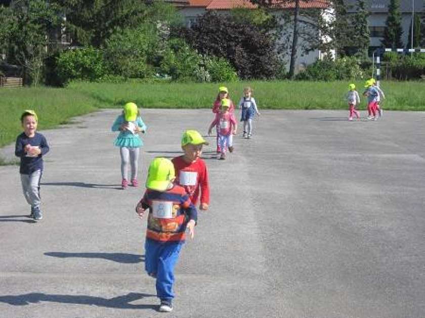 FOTO: Tek podnebne solidarnosti v metliškem vrtcu