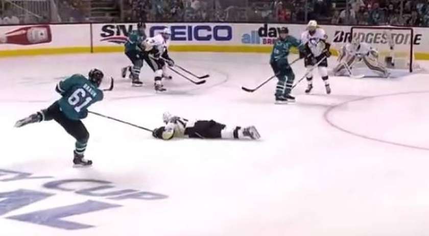 VIDEO: Pingvini zmago oddaljeni od Stanleyjevega pokala