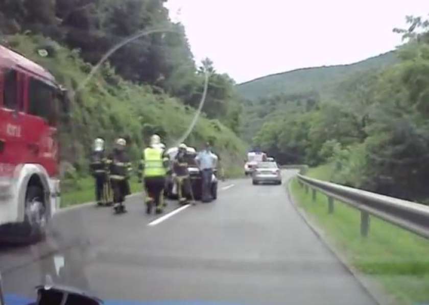 VIDEO: Prometna nesreča na cesti Dvor-Soteska