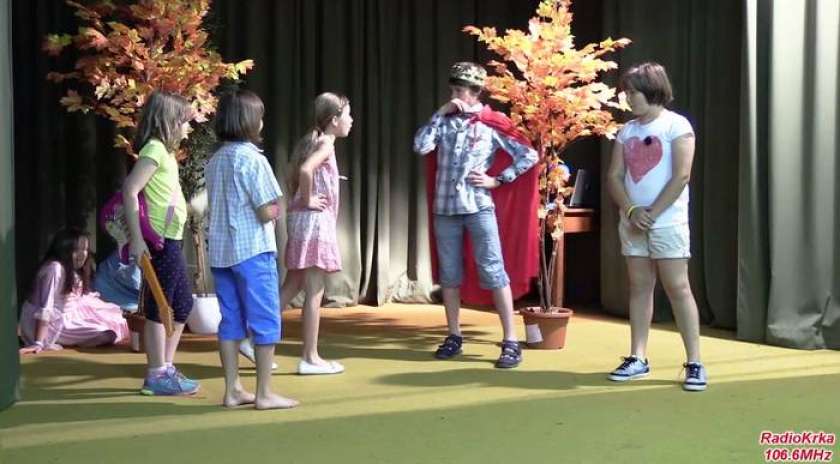 VIDEO: Otoška mlajša gledališka skupina pred dnevom državnosti