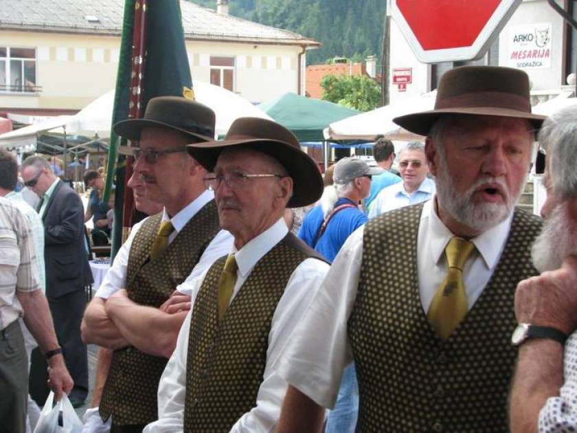 FOTO &#38; AUDIO: Psoglavski dnevi v Sodražici ob močnemu nalivu