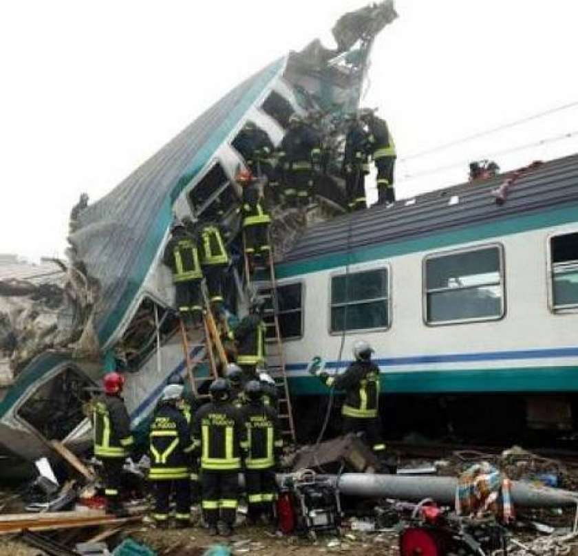 Število žrtev železniške nesreče v Italiji se je povzpelo na 27