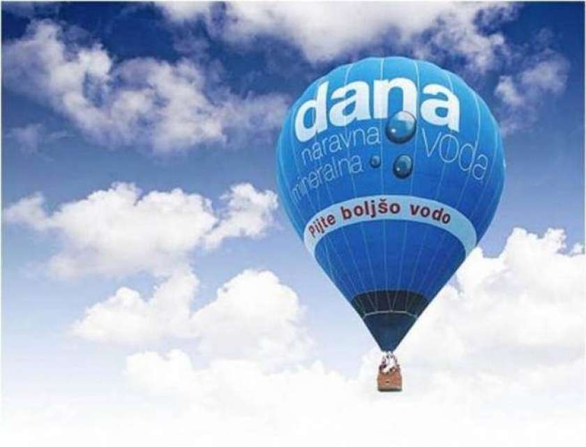 Dana v polletju presegla celoletni lanski dobiček