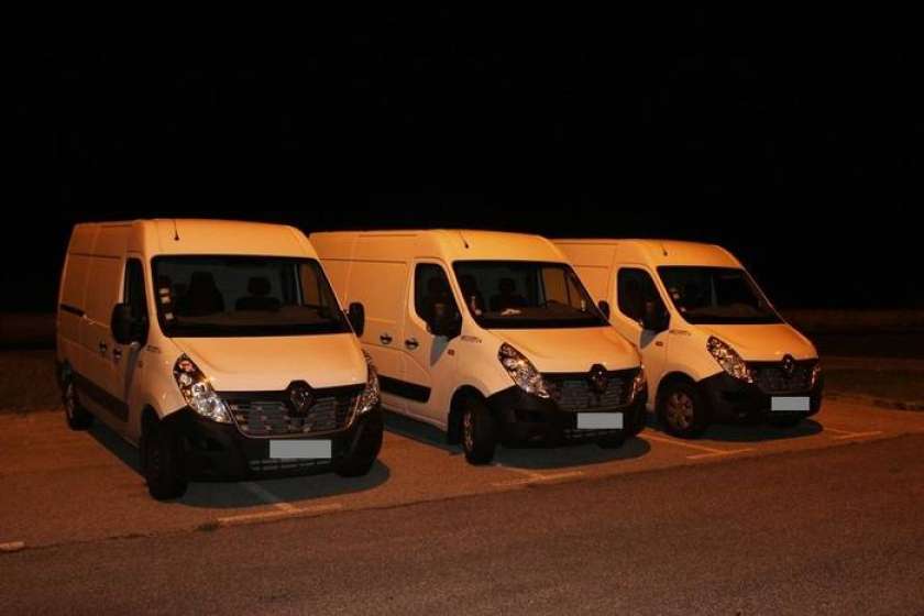 Na meji zasegli tri kombije