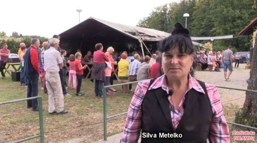 FOTO in VIDEO: Ob ličkanju koruze še pesem 