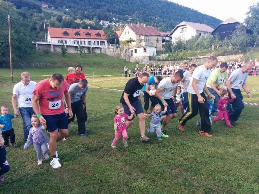 ETM: V Semiču Jaz in očka tečeva