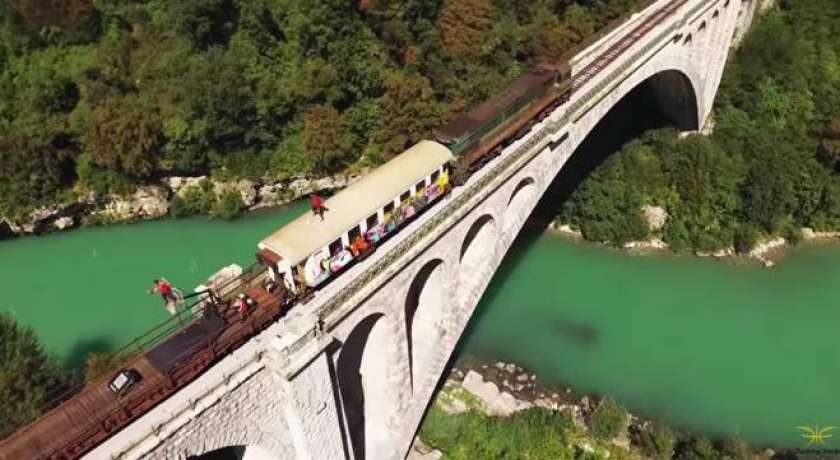 VIDEO: Vragolije na vlaku