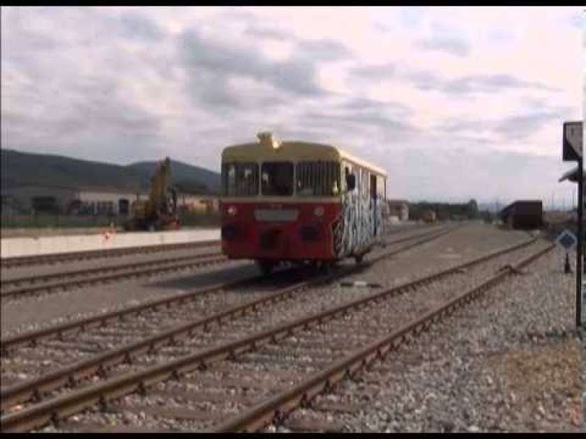AVDIO: V Kočevje prisopihal vlak