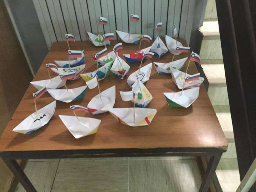 Pira in čebulice med otroki