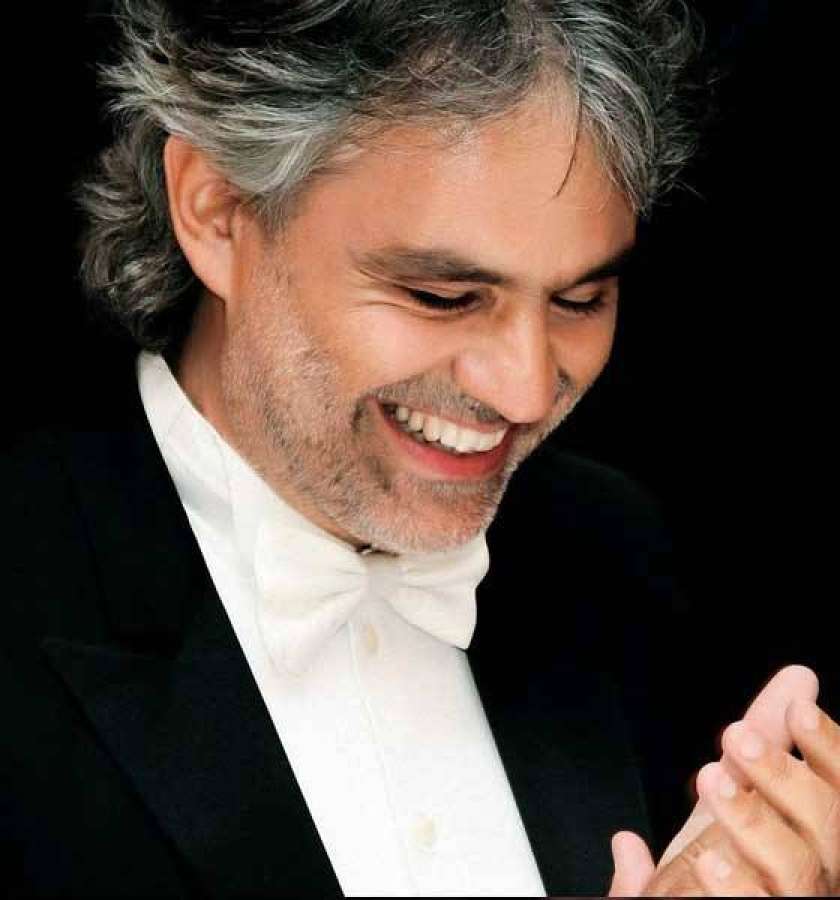 Andrea Bocelli požel stoječ poklon napolnjenih Stožic