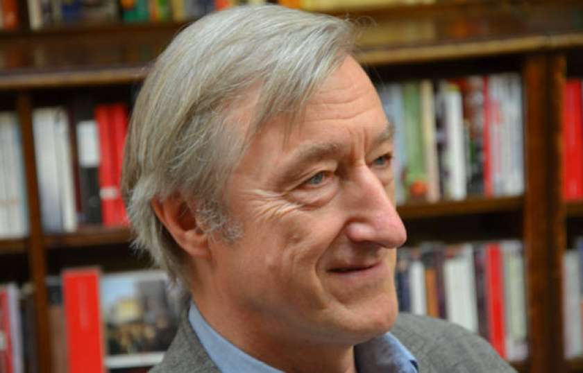 Julian Barnes kritičen