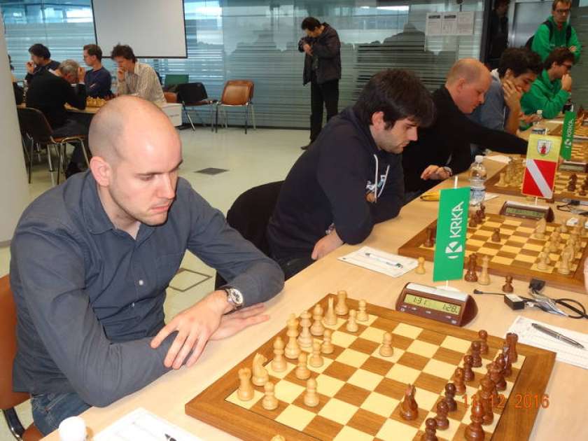 FOTO: Novomeščani uspešno premikali figure