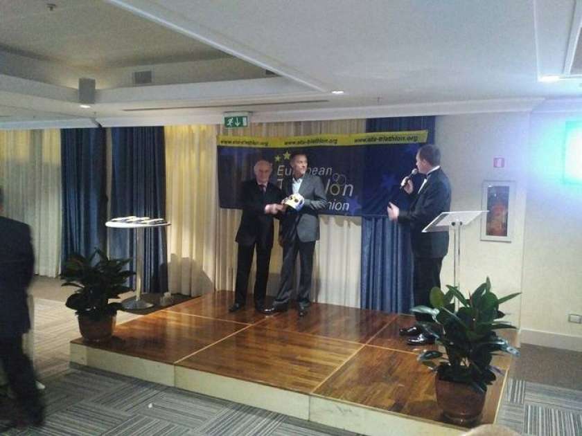 Slovenska triatlonska zveza prejela priznanje za najboljšo med državami v razvoju