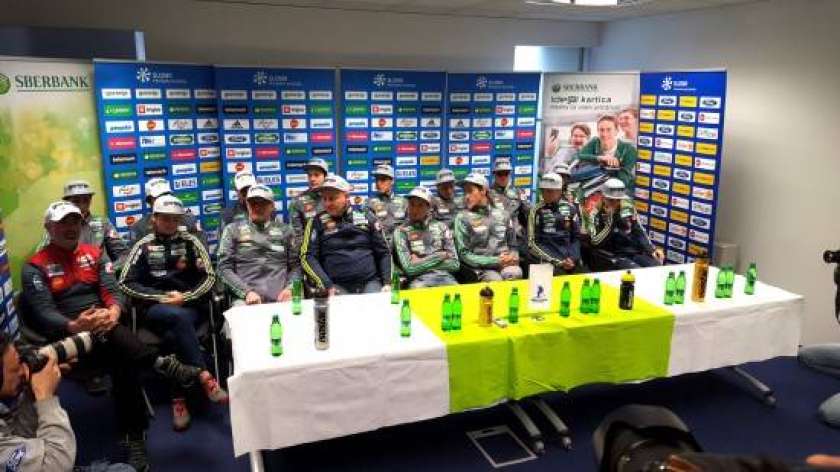 SP: Skakalni ekipi pred odhodom v Lahti