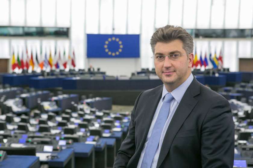 Hrvaški premier Plenković postal oče hčerke Mile