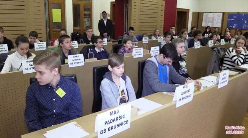 VIDEO: Otroški parlament na rotovžu