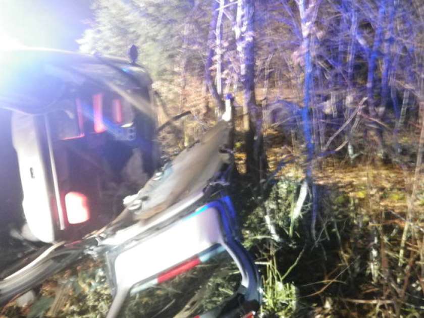 FOTO: Na Jami pri Dvoru poškodovana 23-letna voznica