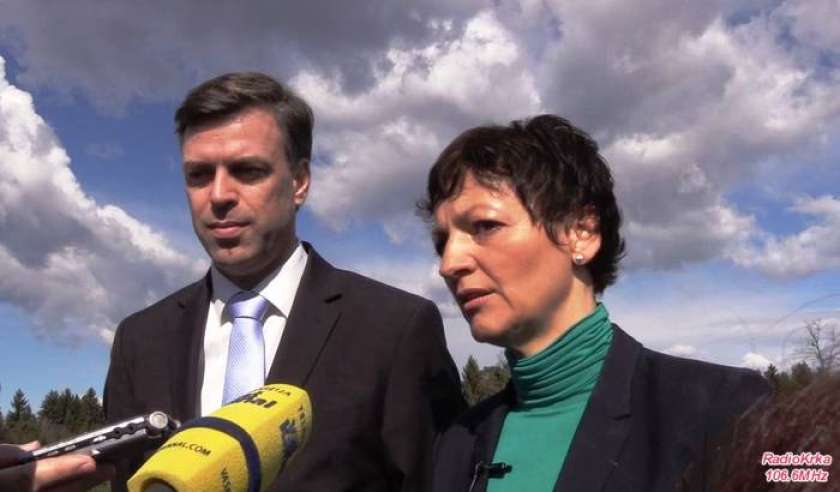 V&#38;F&#38;A: Ministrica Makovec Brenčičeva v Novem mestu in v Mirni Peči