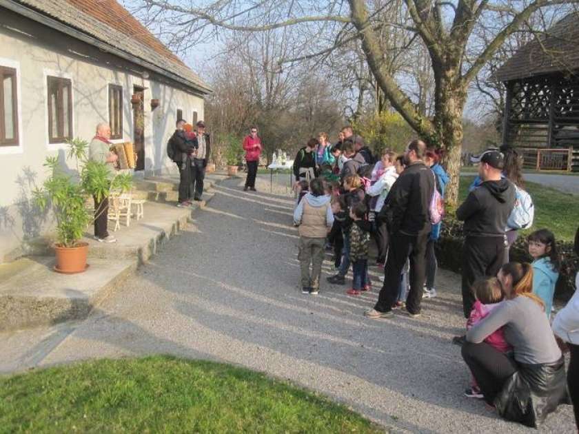 Družinski pohod v pravljično Mladičko brezje
