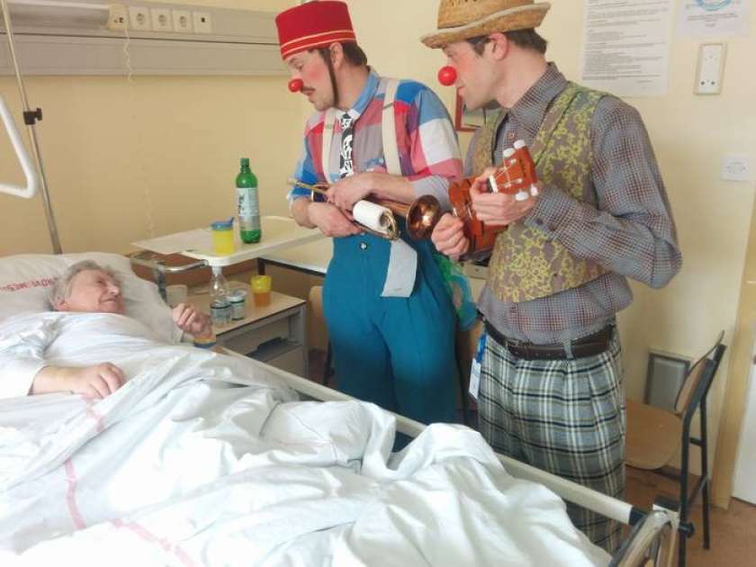 F&#38;A: Rdeči noski v novomeški bolnišnici