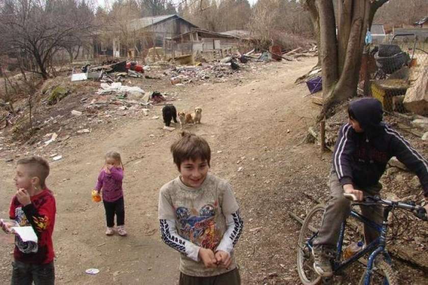 AVDIO: V Novem mestu o humanitarni pomoči Romom
