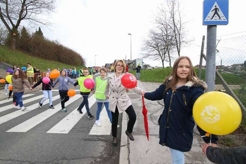 F&#38;A: Več kot tisoč balonov preplavilo trebanjsko nebo