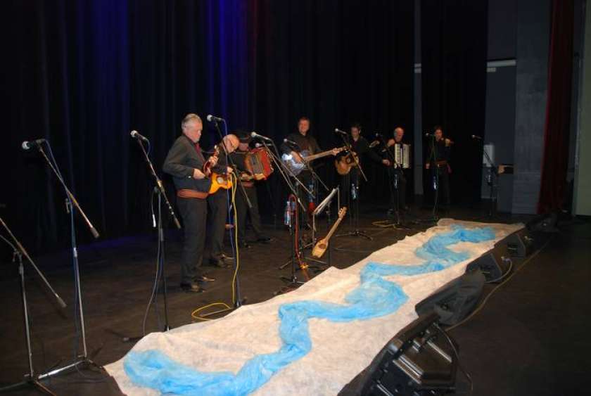 F&#38;V: Dobrodelni koncert s Prifarskimi muzikanti in Mladimi Belokranjci 