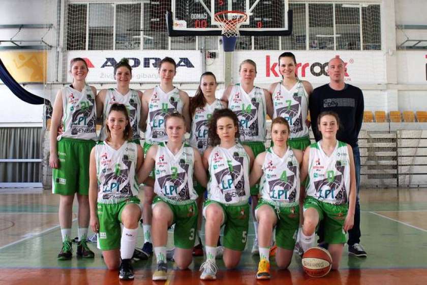 Članice Ženskega košarkarskega kluba Krka z zmago nad Avstrijkami